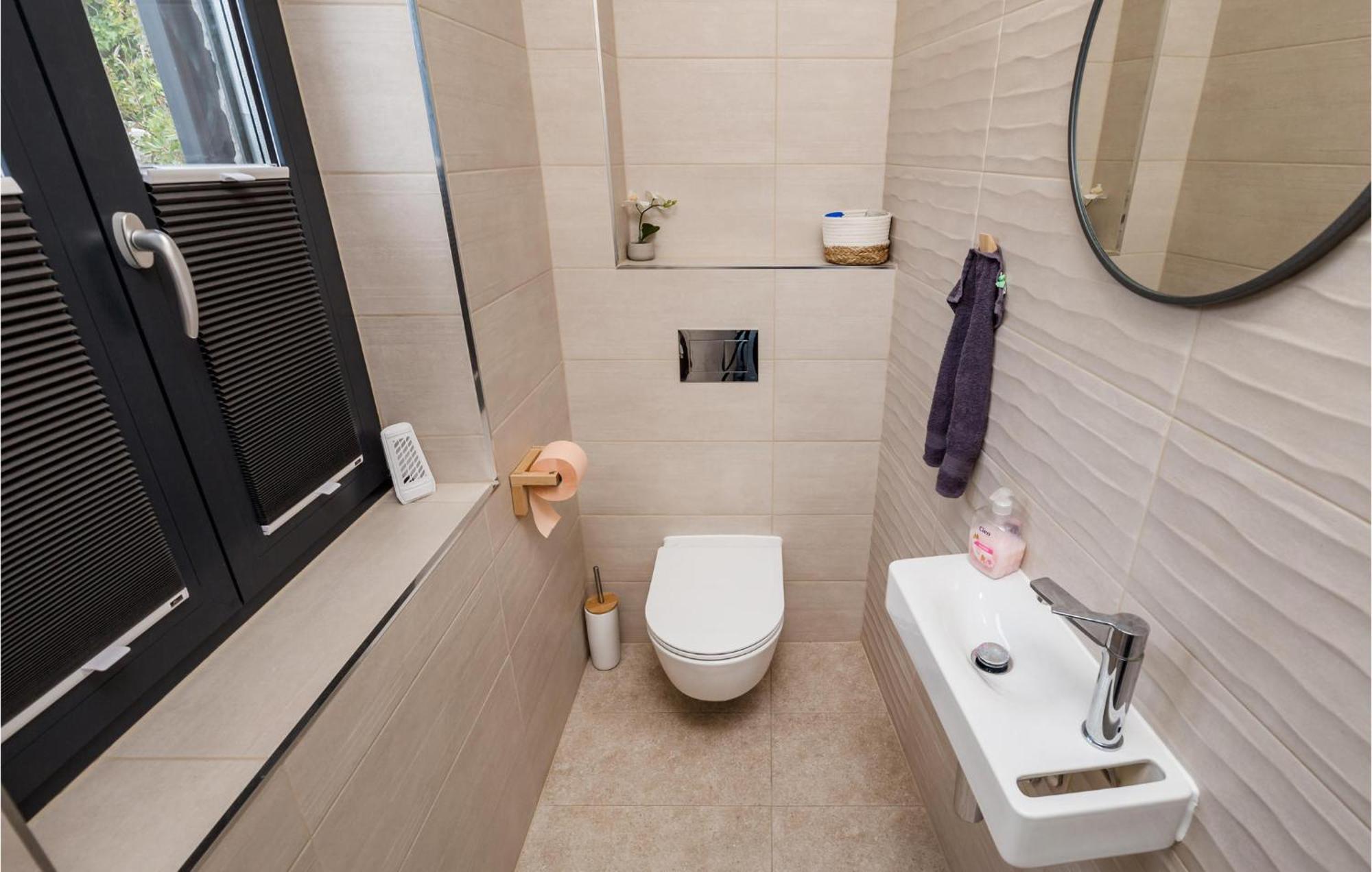 4 Bedroom Gorgeous Home In Lun Lun  Extérieur photo